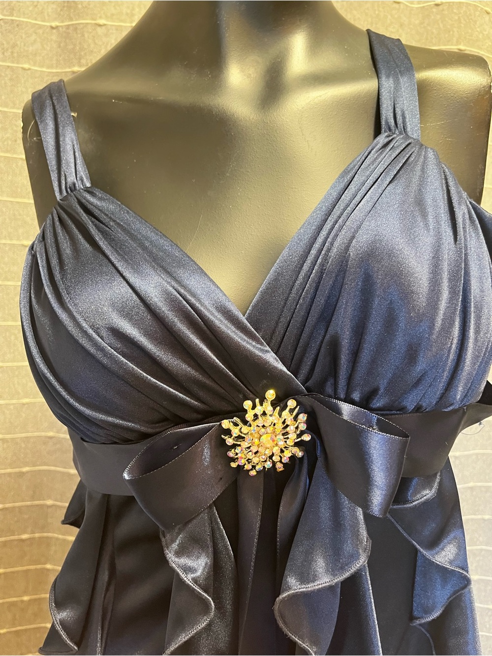 Laura Petites Ruffled Cocktail Dress - Picture 2 of 6